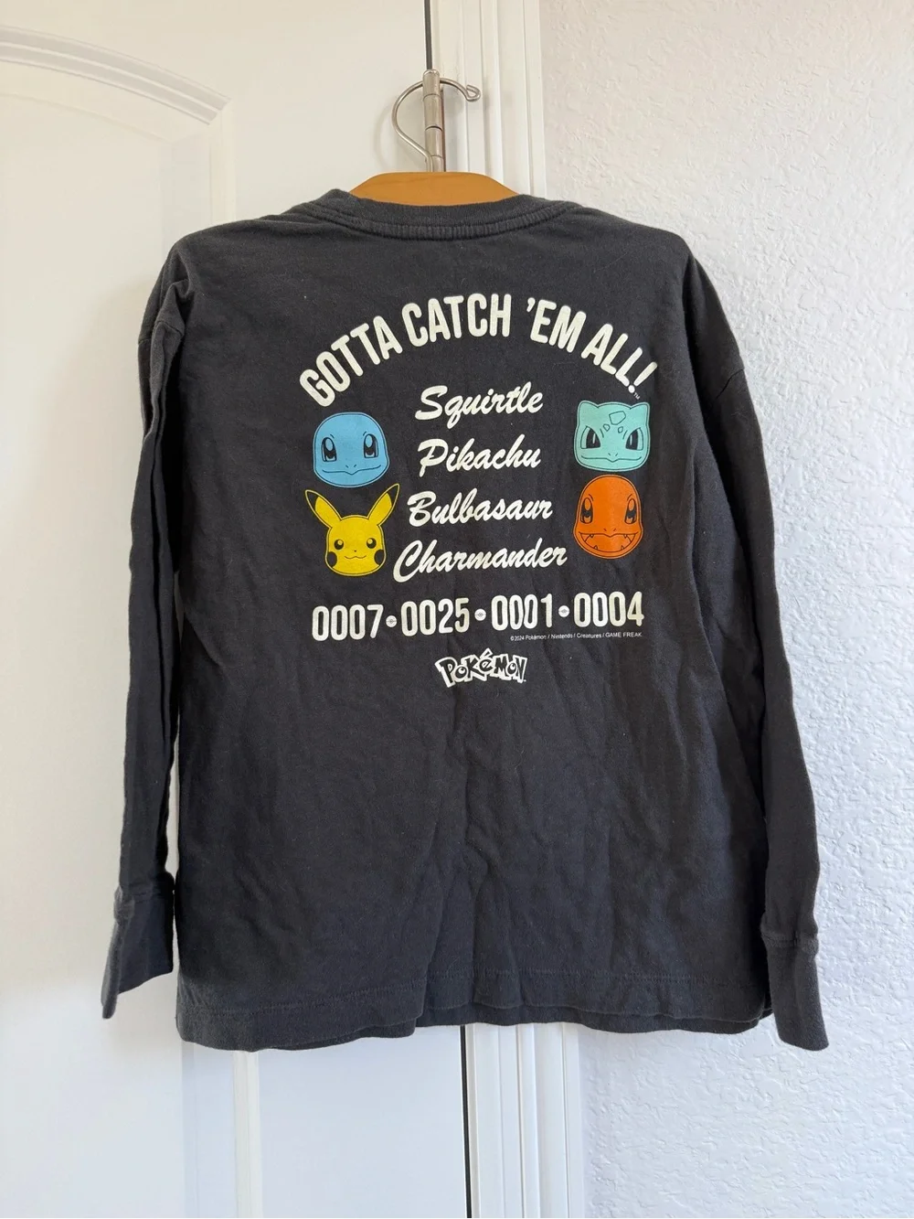 Boys Dark Gray Long Sleeve Pocket Tee with Poké Ball Graphic 6/7